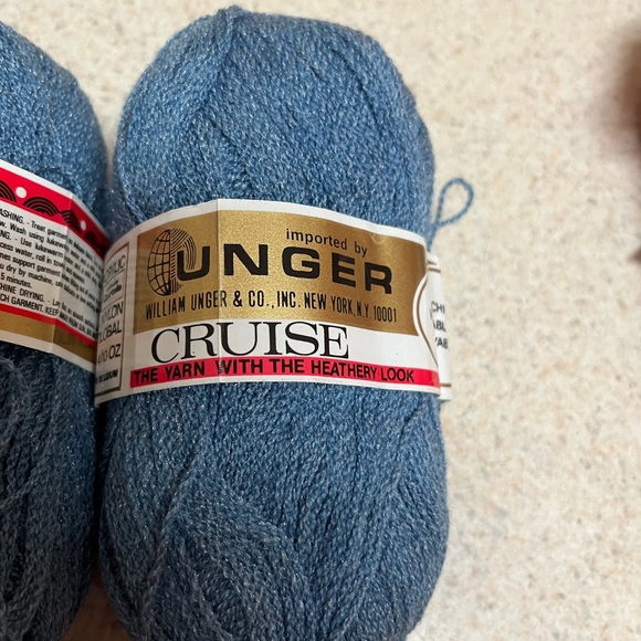 Variety of Vintage Yarn Lot 13 skeins - Picture 3 of 11